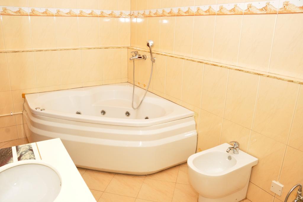 Biraj International Hotel كامبالا المظهر الخارجي الصورة