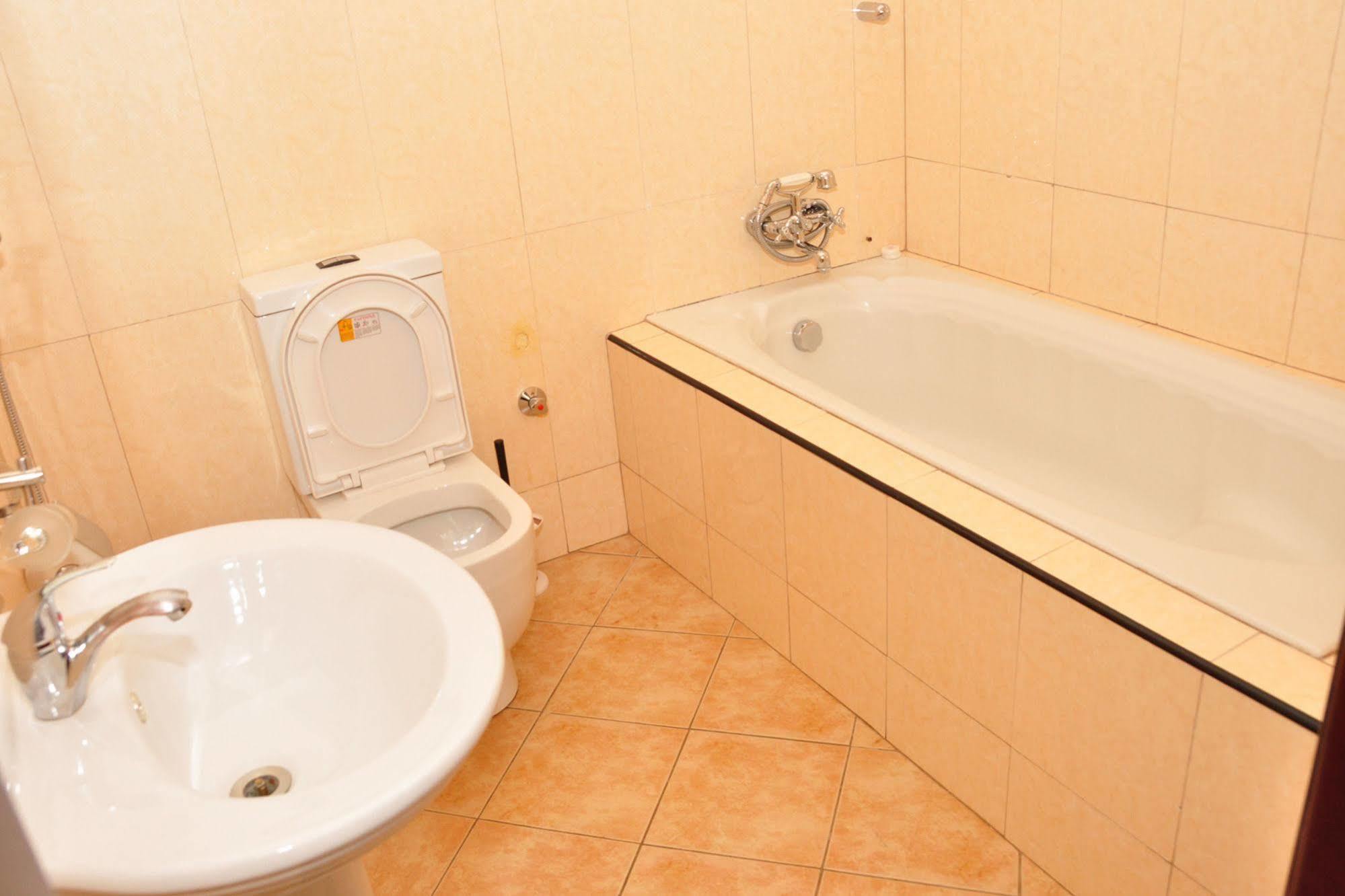 Biraj International Hotel كامبالا المظهر الخارجي الصورة