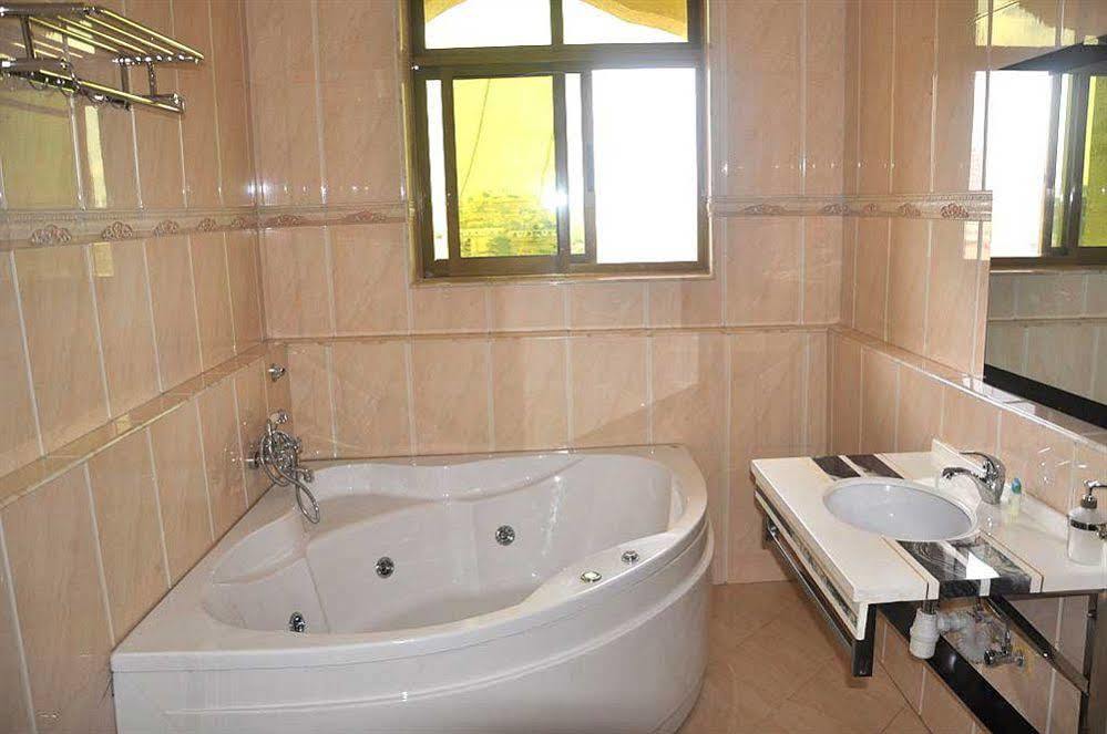 Biraj International Hotel كامبالا المظهر الخارجي الصورة